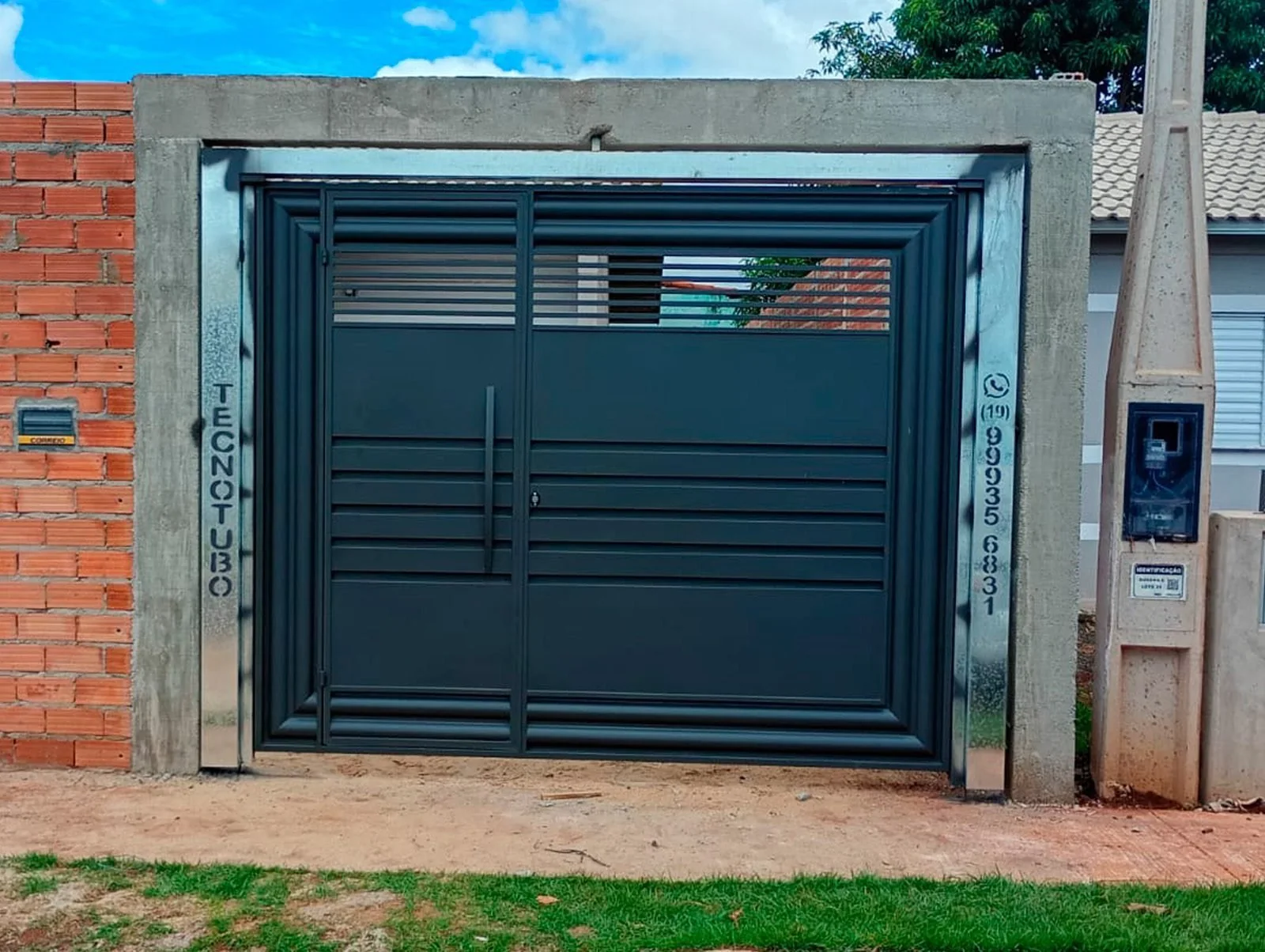 Portão de aço carbono em imagem publicada pela Tecnotubo